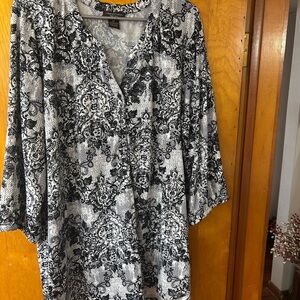 Chic Black and White Patterned Women's Blouse